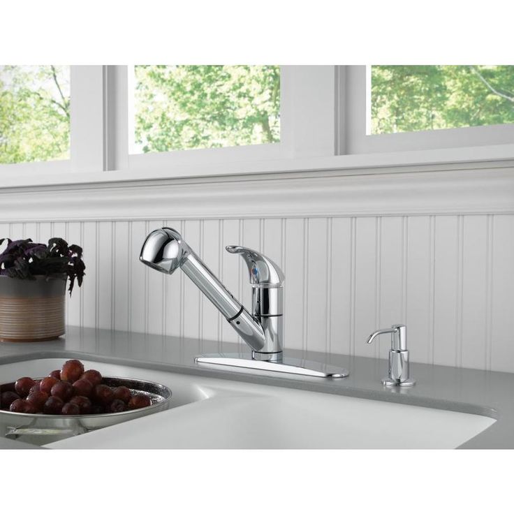 Peerless Chrome 1-Handle Deck-Mount Pull-Out Handle Kitchen Faucet (Deck Plate Included)