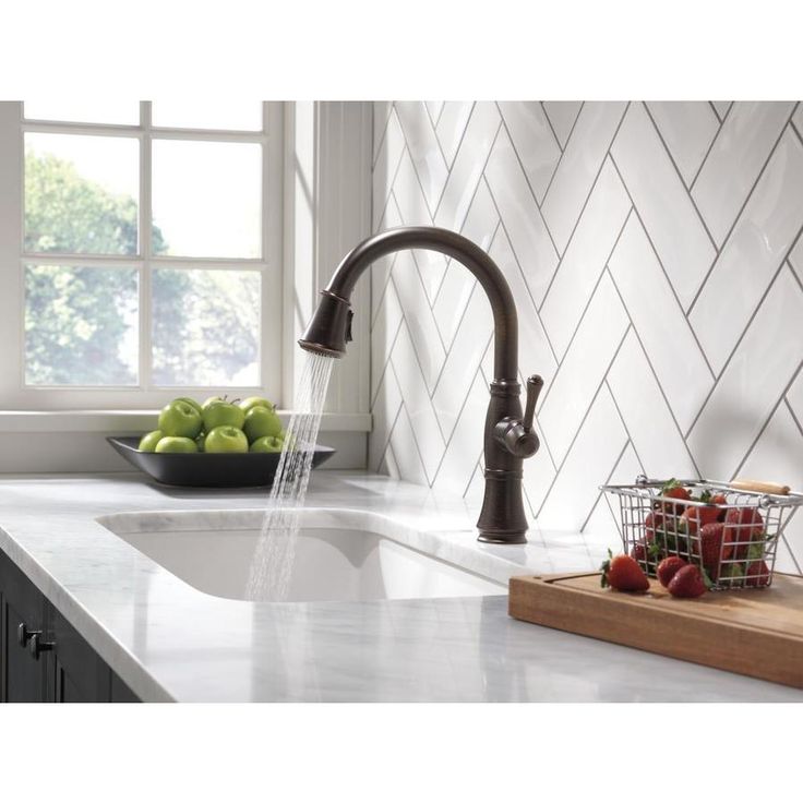Delta Cassidy Venetian Bronze 1-Handle Deck-Mount Pull-Down Handle Kitchen Faucet