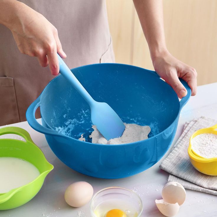 8-Piece Plastic Assorted Colors Mixing Bowl Set with Measuring Cups
