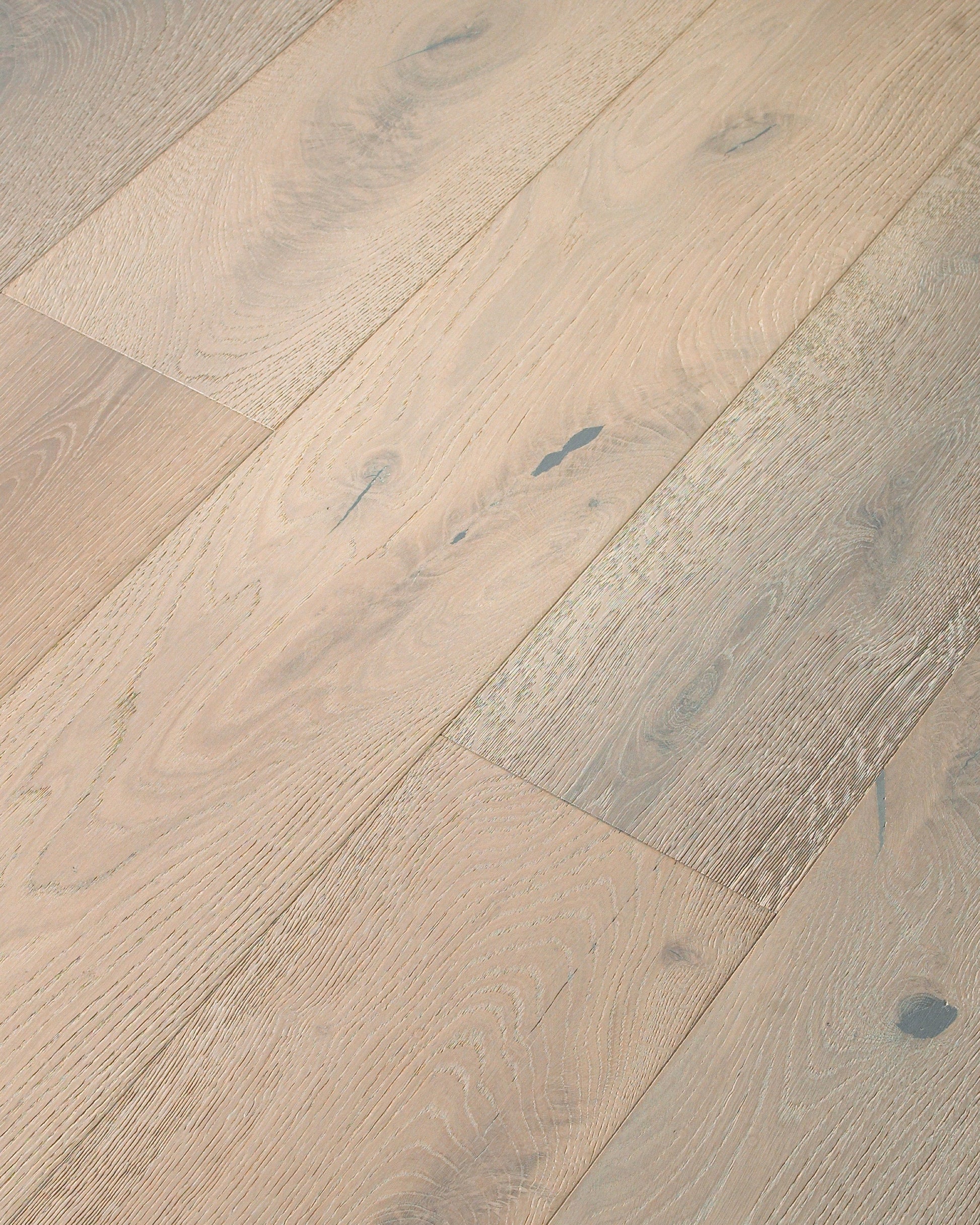 Shaw White oak Wynwood hardwood flooring — color and finish detail