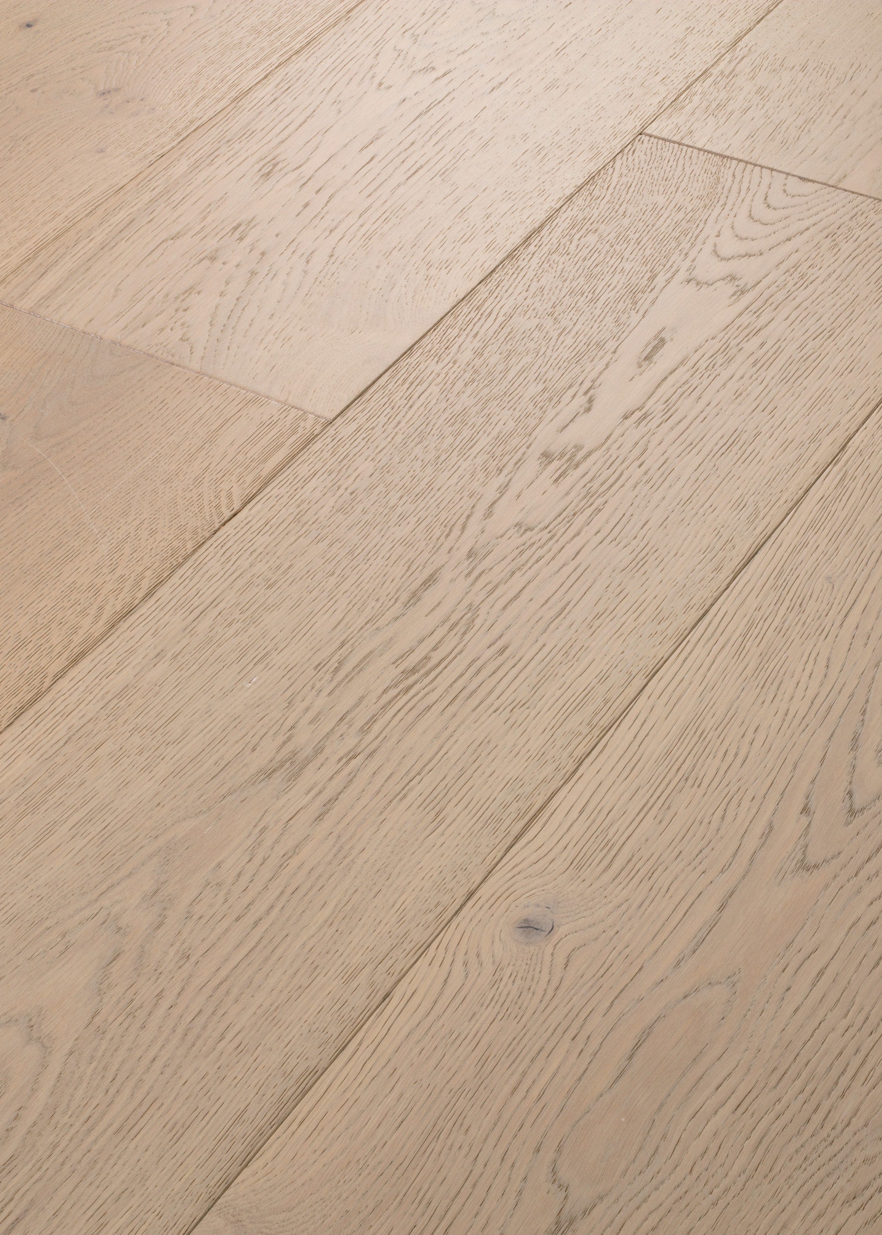 Shaw White oak Washington Park hardwood flooring — color and finish detail
