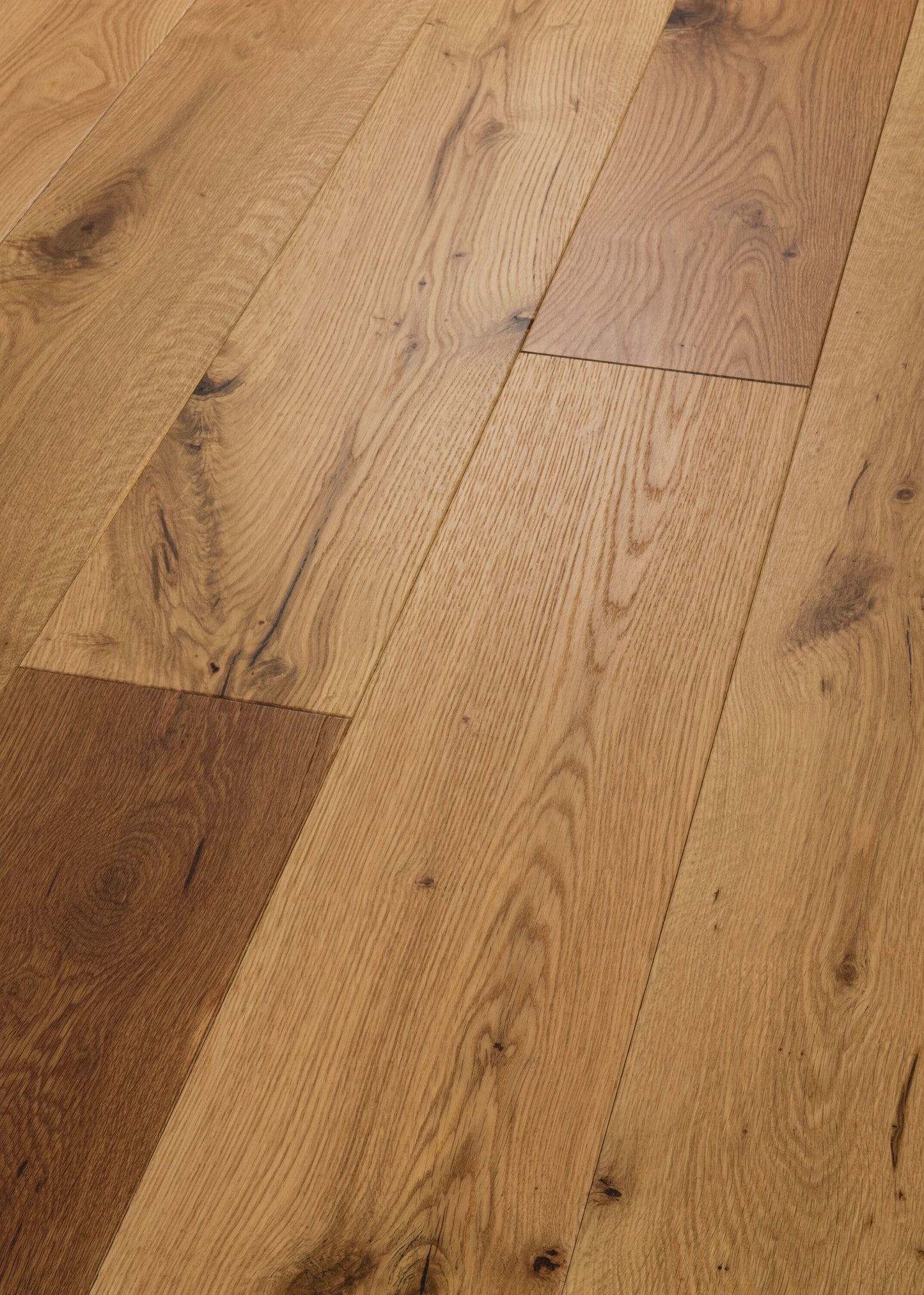 Shaw White oak Whitetail hardwood flooring — color and finish detail