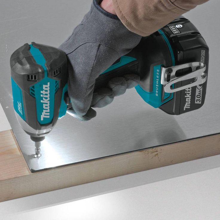 18-Volt LXT Brushless Impact Driver Kit with bonus 18-Volt LXT Lithium-Ion Cordless L.E.D. Flashlight