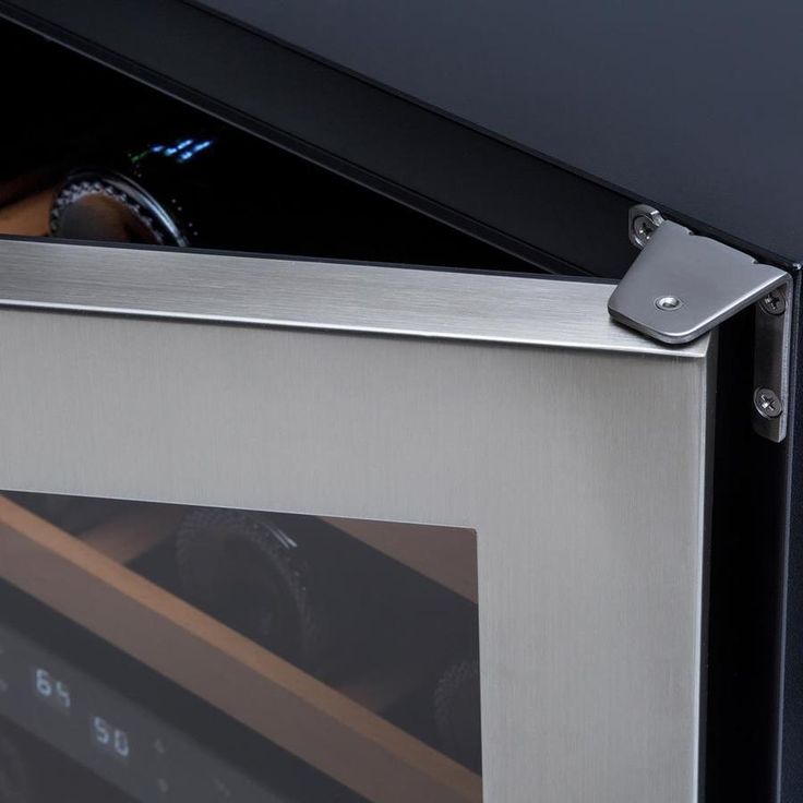 Hisense 46-Bottle Capacity Glass Door with Stainless Steel Frame Dual Zone Cooling Built-In/Freestanding Wine Chiller
