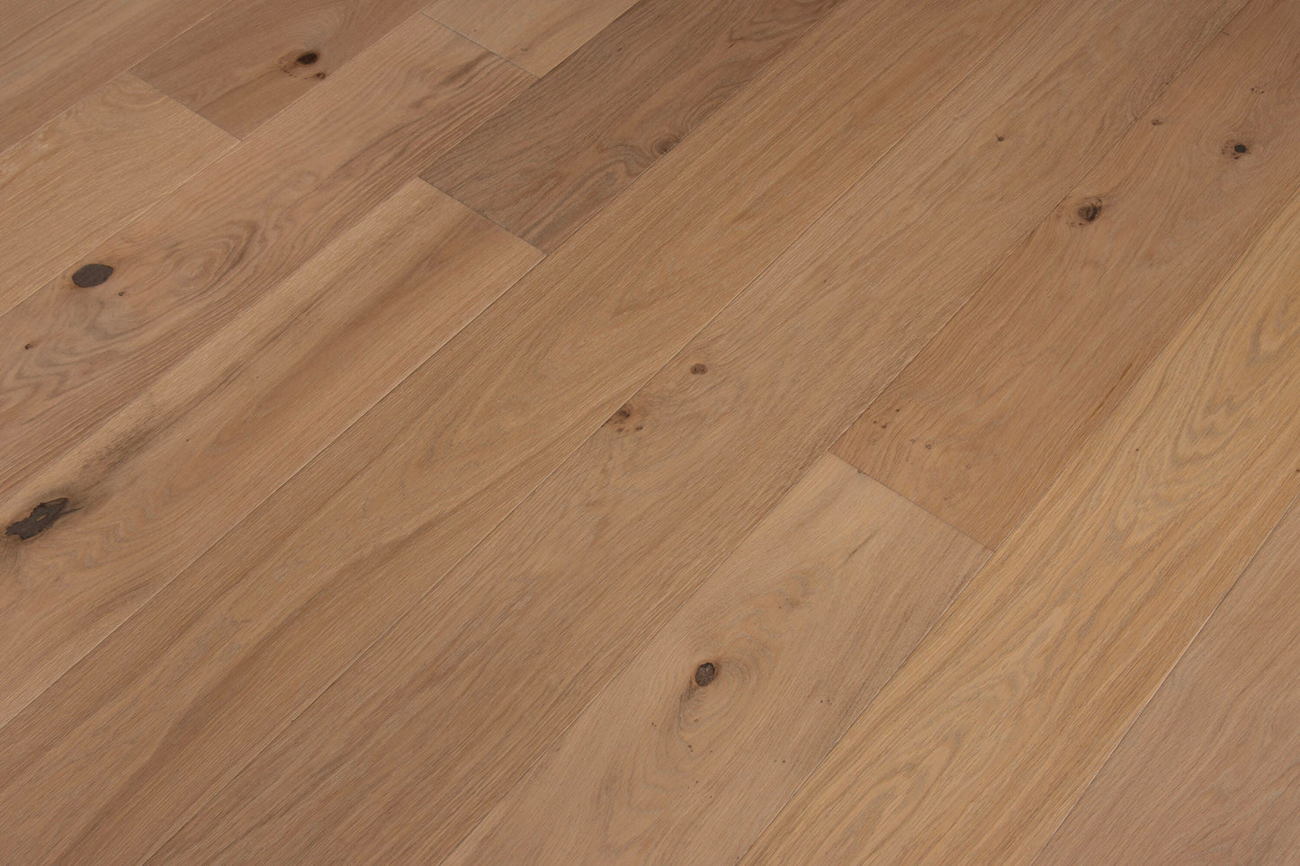 CALI European white oak Seacliff Sec hardwood flooring — lifestyle view