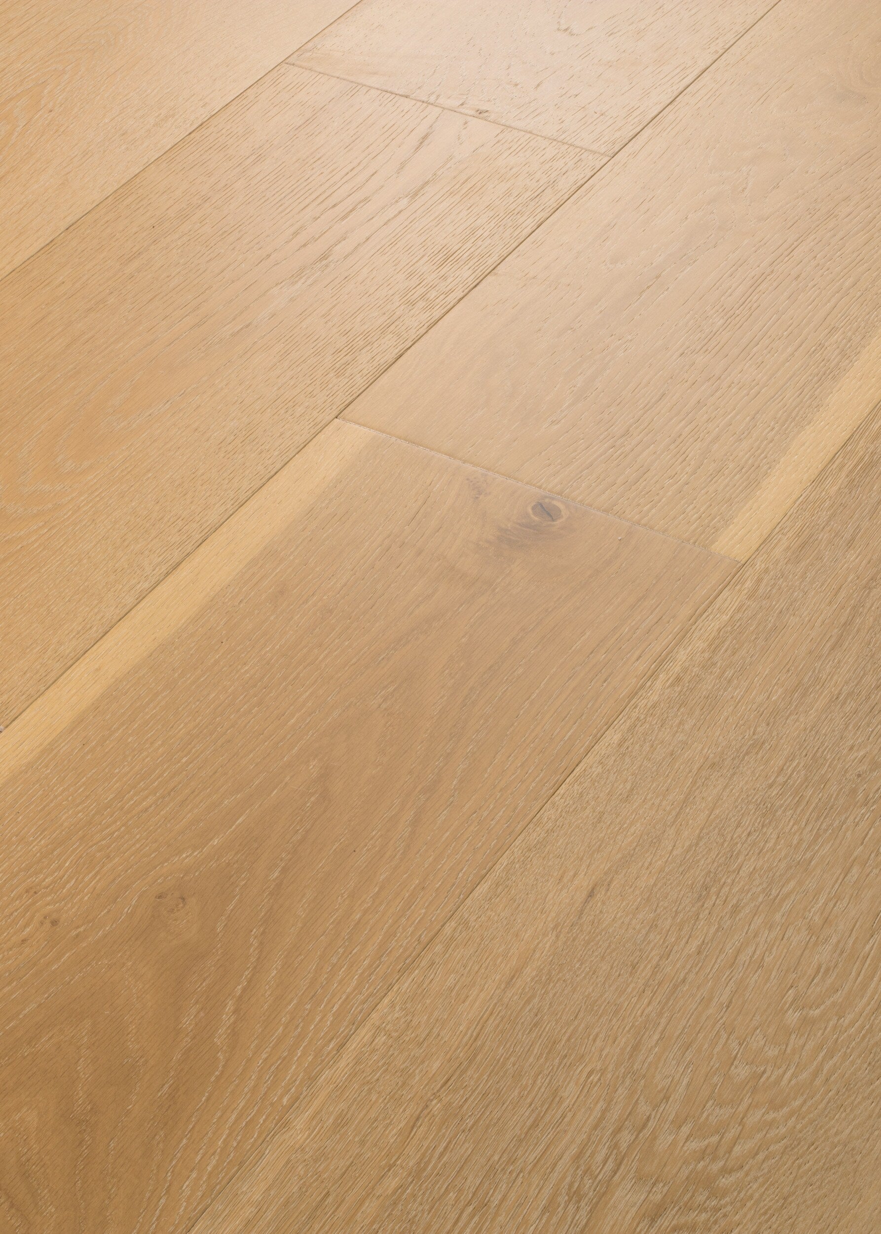 Shaw White oak Wilshire hardwood flooring — color and finish detail