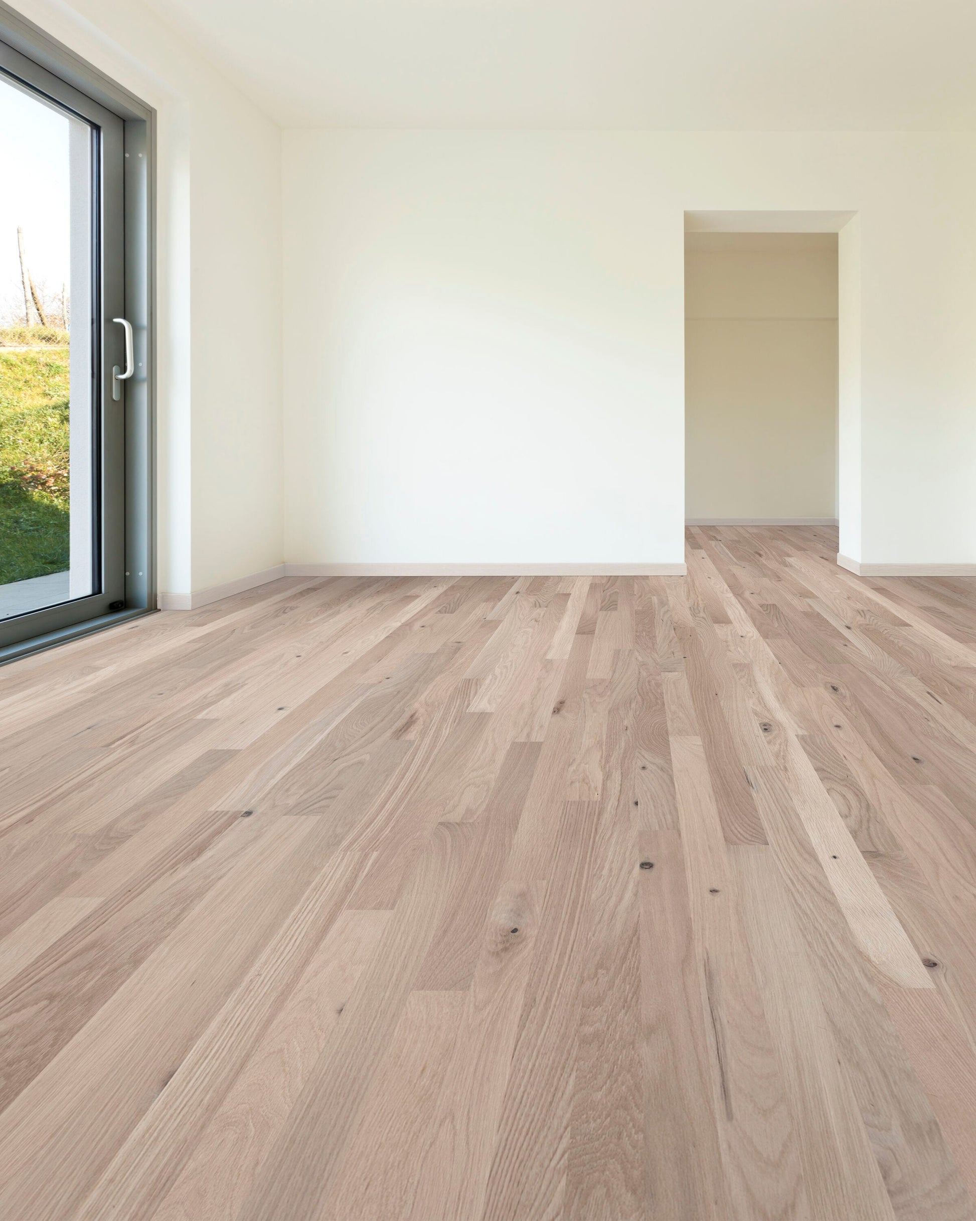 Century White oak Unfinished #1 Common hardwood flooring — installed room view