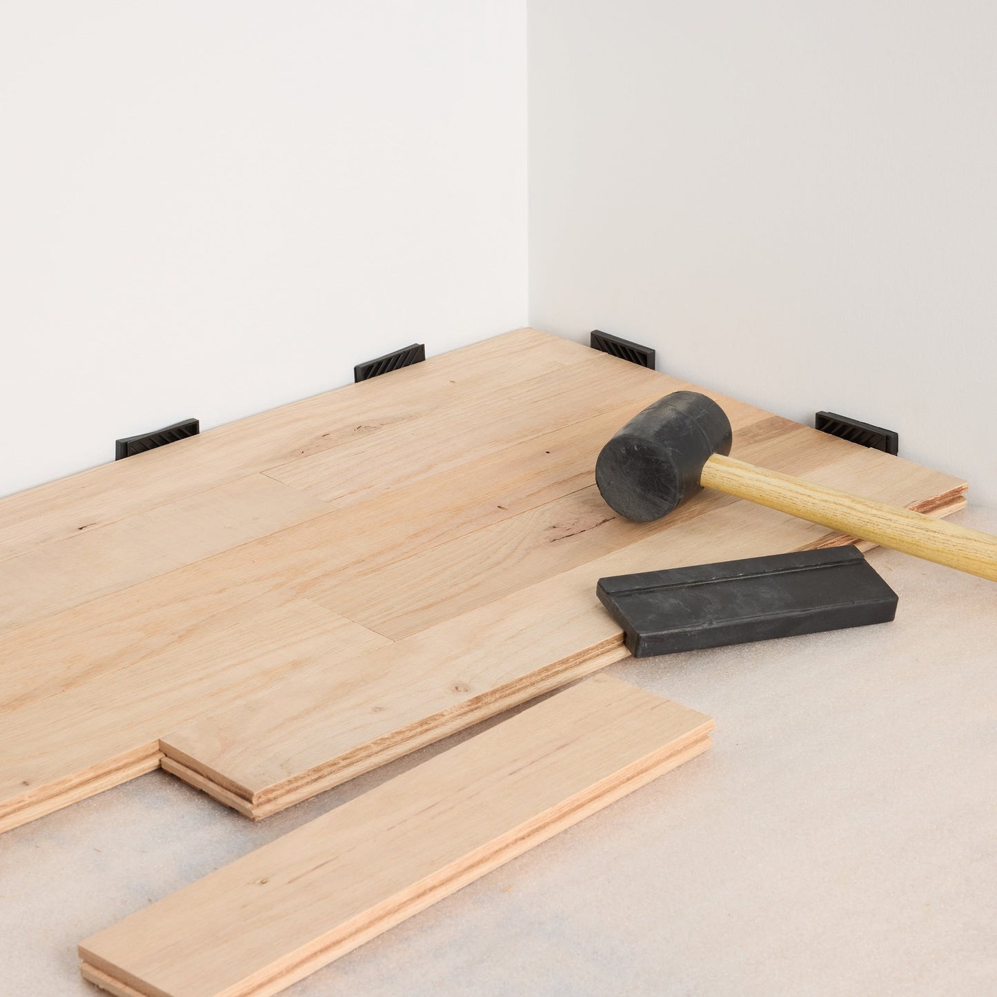Bridgewell Resources Red oak Unfinished hardwood flooring — carton and plank detail