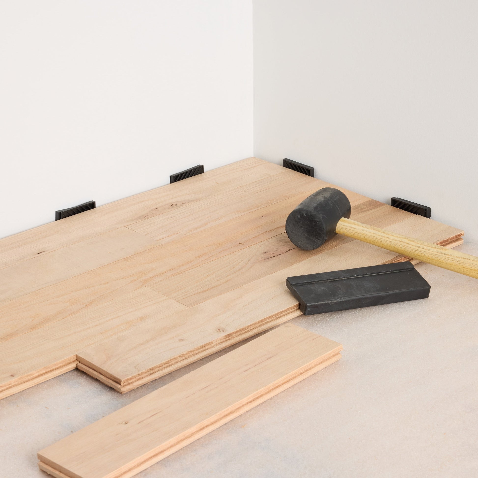 Bridgewell Resources Red oak Unfinished hardwood flooring — carton and plank detail