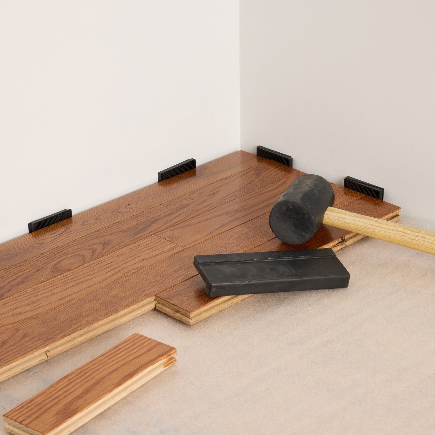Bruce Oak Fawn hardwood flooring — carton and plank detail
