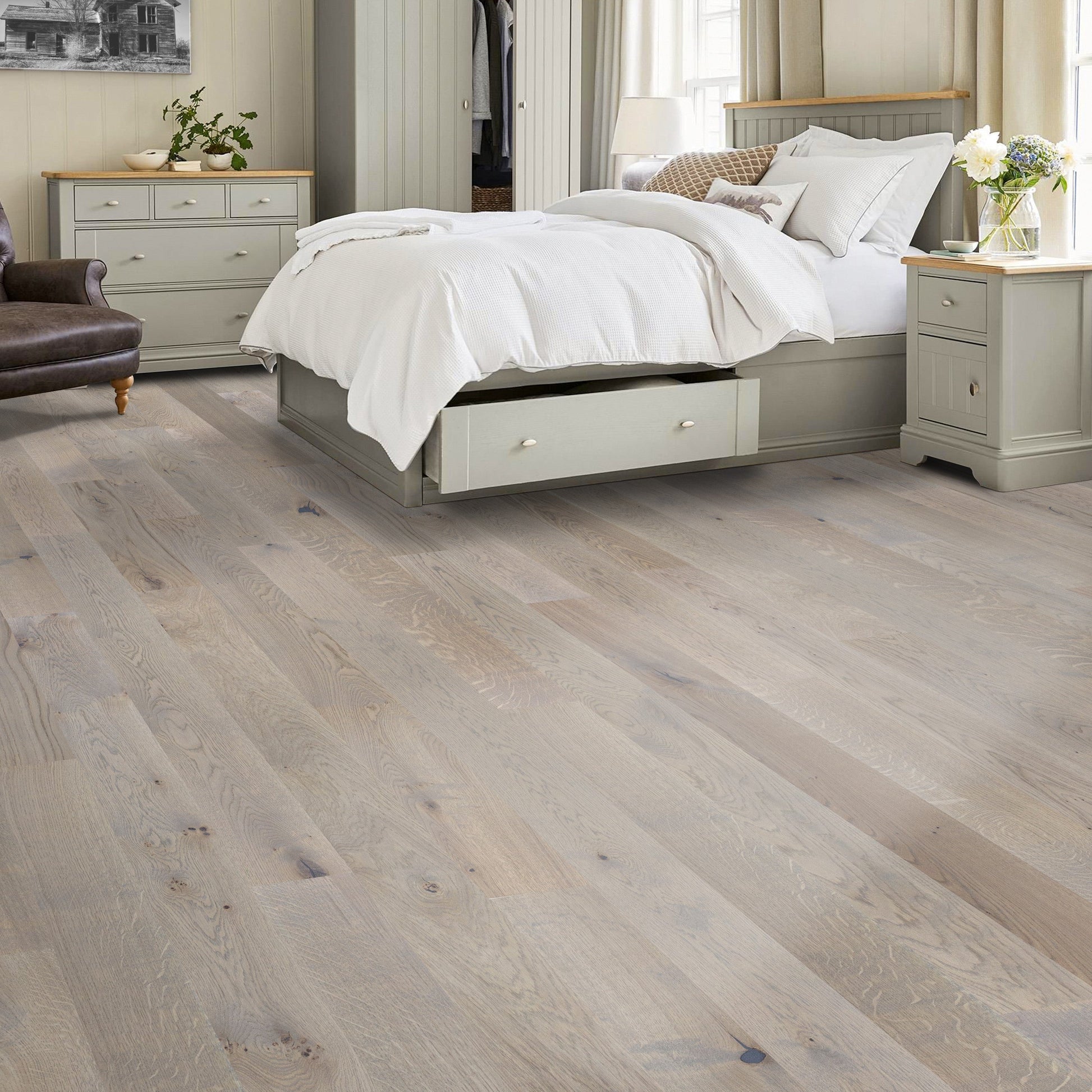 Beasley White oak Harris Island hardwood flooring — installed room view
