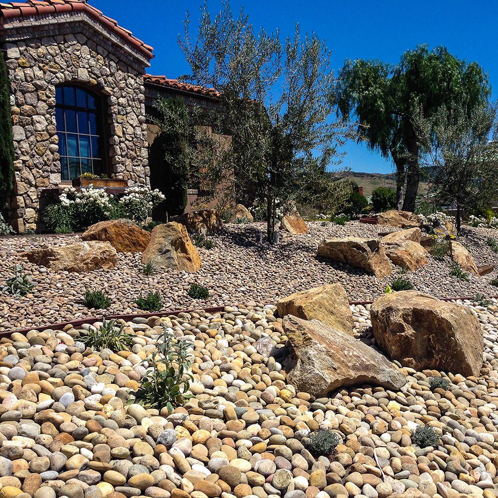 Southwest Boulder & Stone 21.6 cu. ft., 3 in. to 5 in. 2000 lbs. Buff Mexican Beach Pebble Smooth Round Rock for Garden and Landscape Design - Super Arbor
