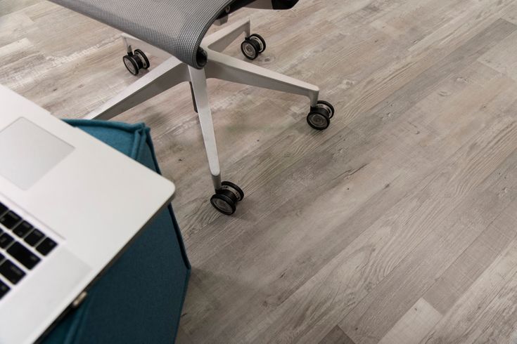 CALI Aqua Tough Gray Ash 4.7-mm x 7-3/32-in W x 48-in L Waterproof Luxury Vinyl Plank Flooring (23.77-sq ft/case)