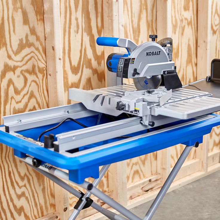 Kobalt 7-in 10-Amp Wet Sliding Table Tile Saw with Stand
