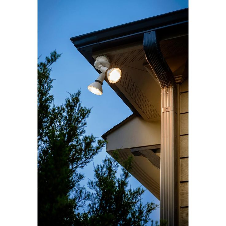Cree 150W Equivalent Bright White (3000K) PAR38 Dimmable Exceptional Light Quality LED 40 Degree Flood Light Bulb