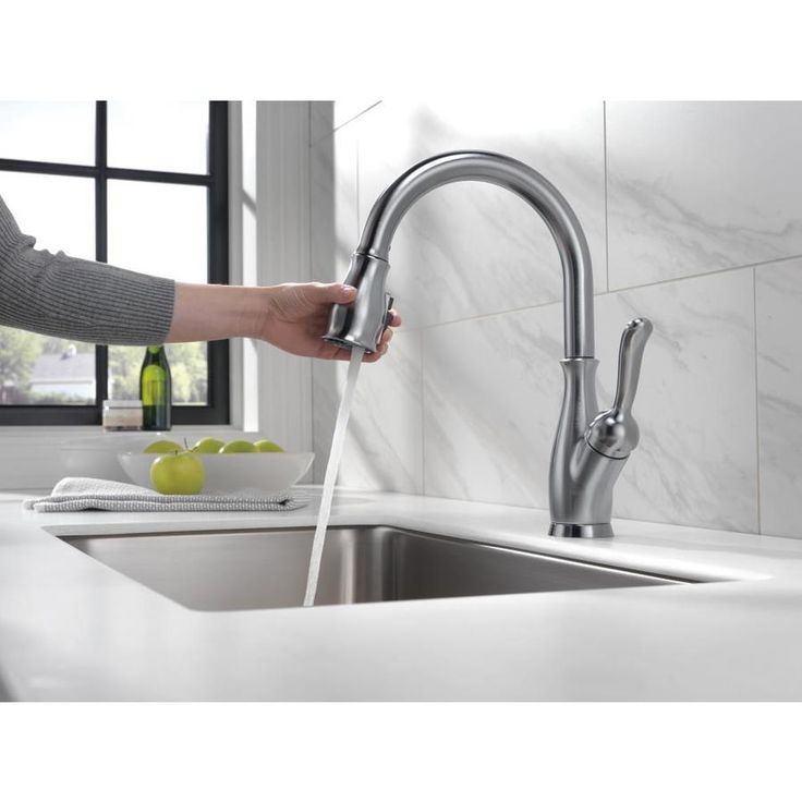 Delta Leland Arctic Stainless 1-Handle Deck-Mount Pull-Down Handle Kitchen Faucet (Deck Plate Included)