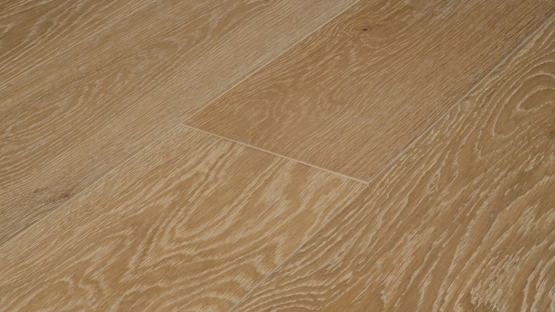 Element Flooring European white oak Wateree hardwood flooring — carton and plank detail