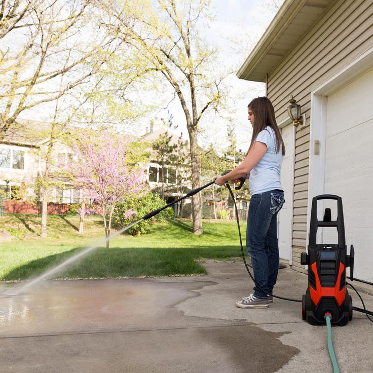 2000 PSI 1.5 GPM Cold Water Electric Pressure Washer