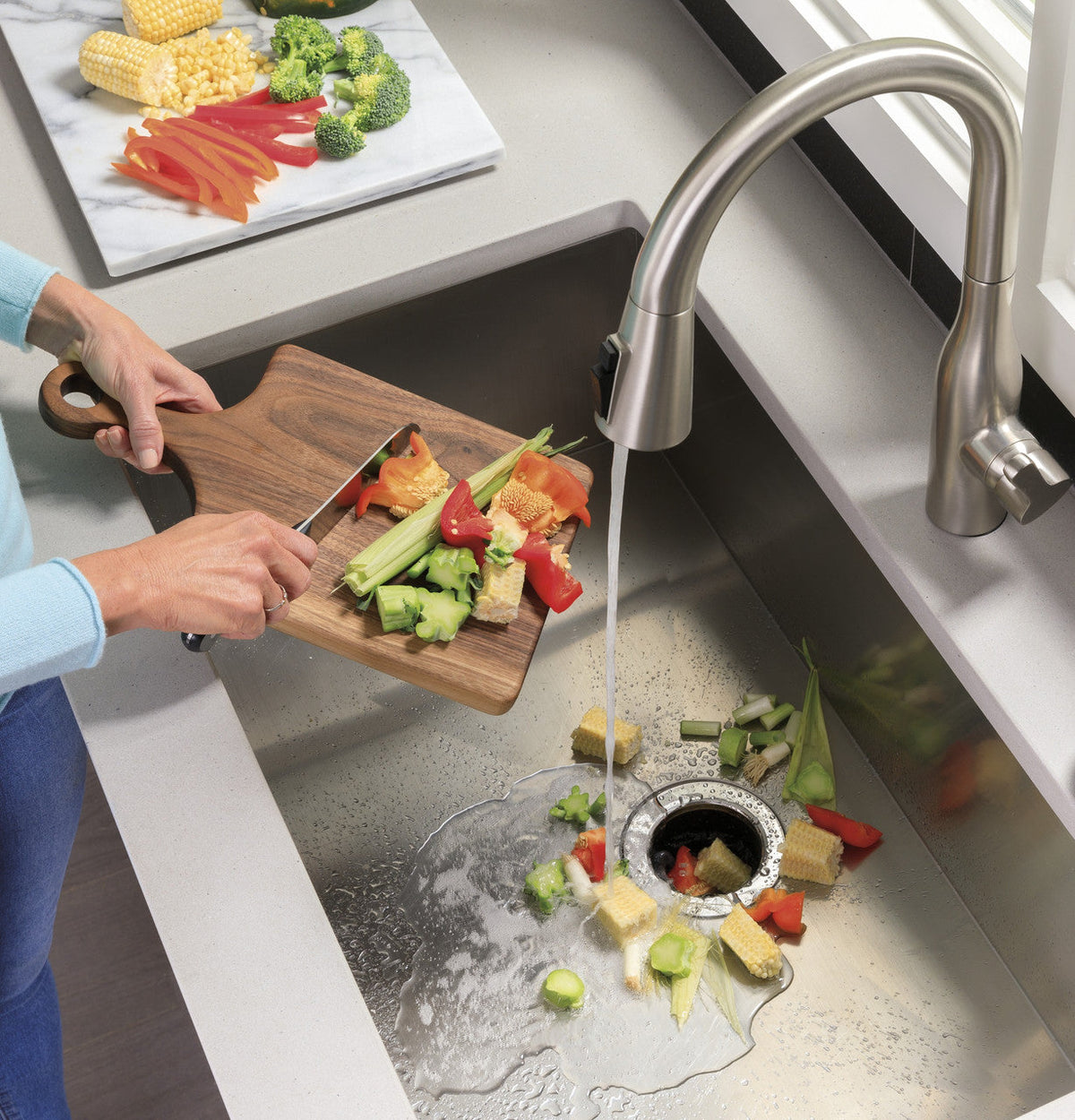 GE 3/4 HP Batch Feed Garbage Disposal, Non-Corded (GFB760N)