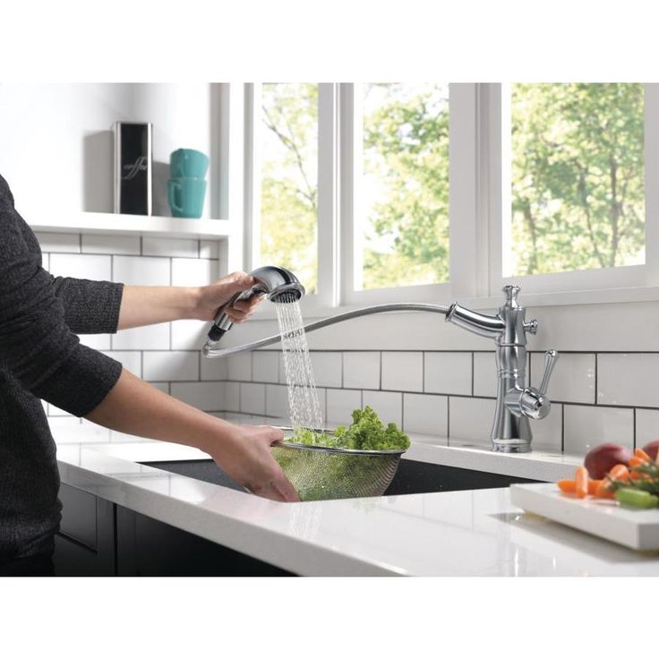 Delta Cassidy Arctic Stainless 1-Handle Deck-Mount Pull-Out Handle Kitchen Faucet