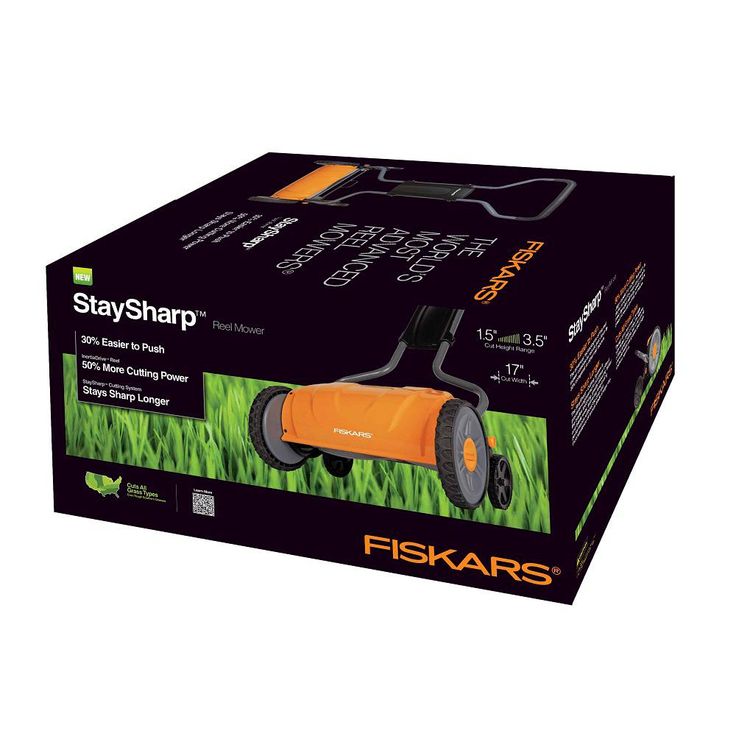 Fiskars StaySharp 17 in.  Manual Push Walk Behind Non-Electric Reel Mower
