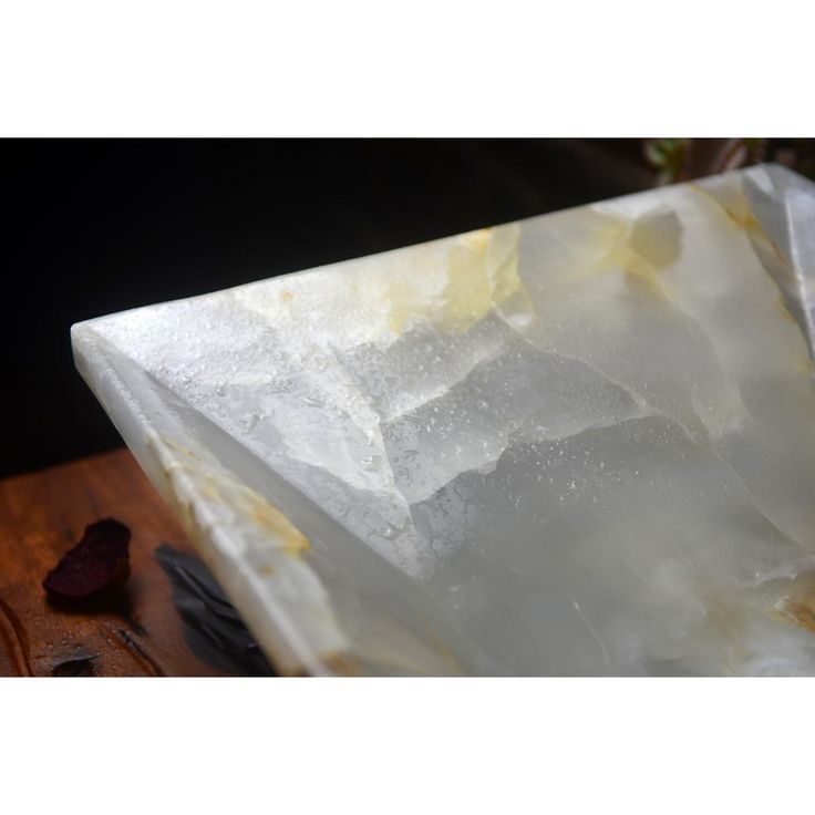 Tami Vessel Sink in White Onyx Stone