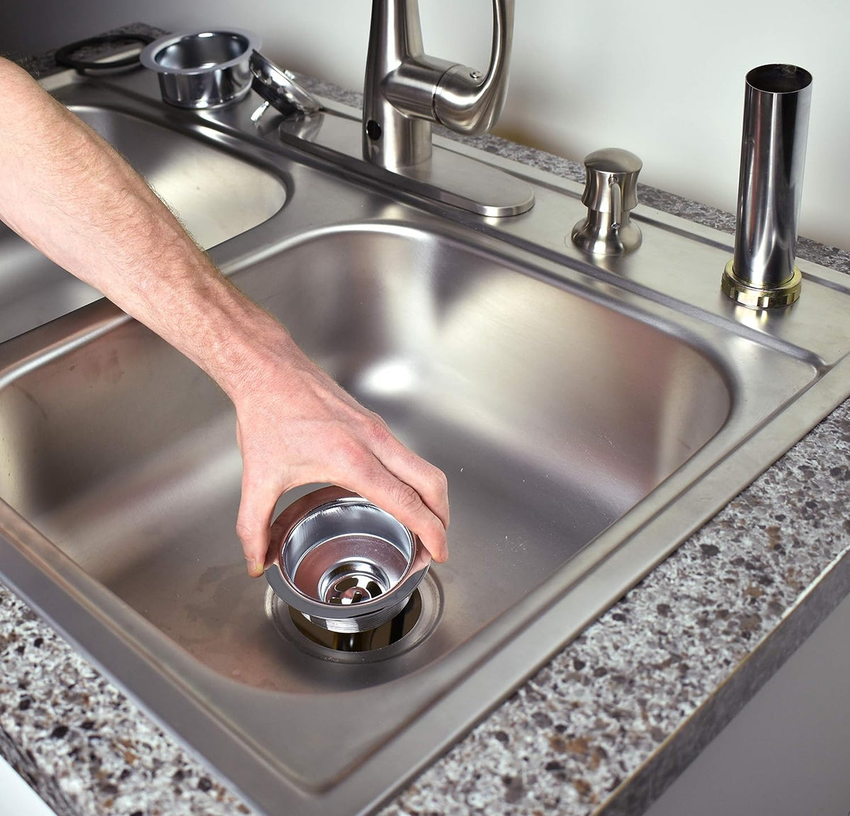 Keeney K5410 3.5-in Stainless Steel Leakproof Turn-to-Seal Kitchen Sink Strainer with Basket