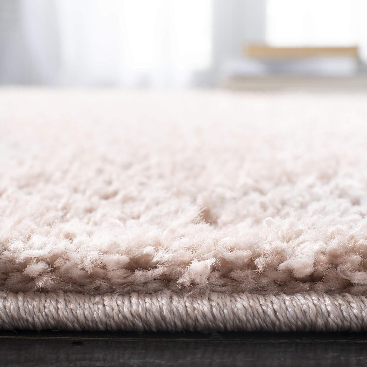 Safavieh Solo Shag 7 ft. Round Indoor Area Rug in Ivory, Solid Plush