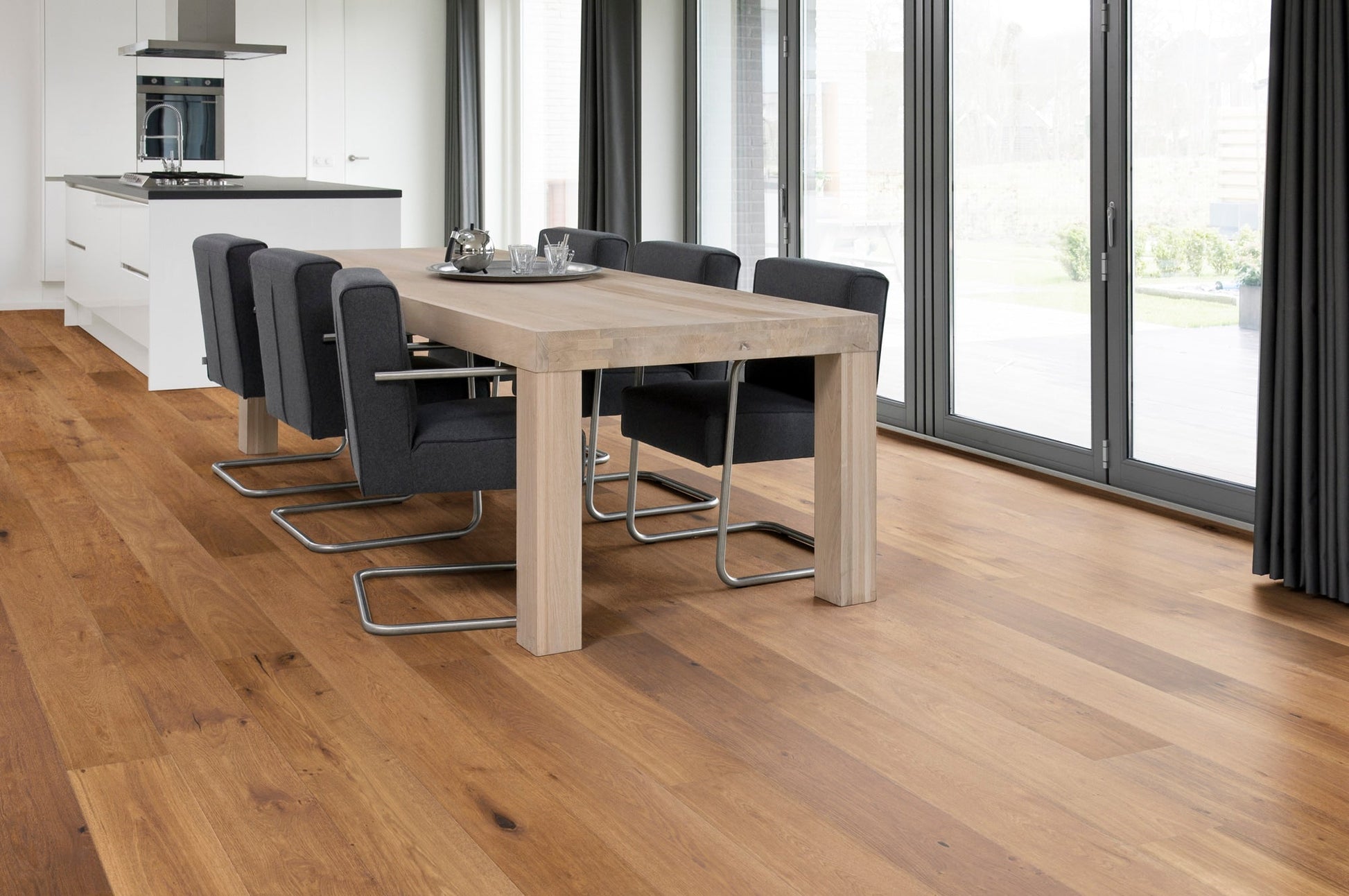 Solidfloor Oak Savannah Smoked Natural hardwood flooring — surface grain detail