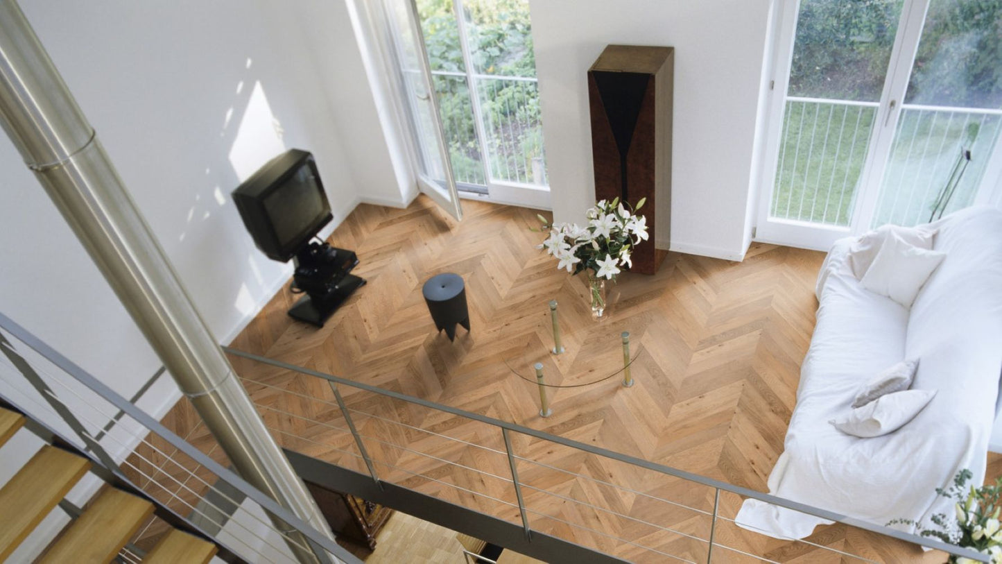 Solidfloor Oak Chantilly Chevron hardwood flooring — surface grain detail