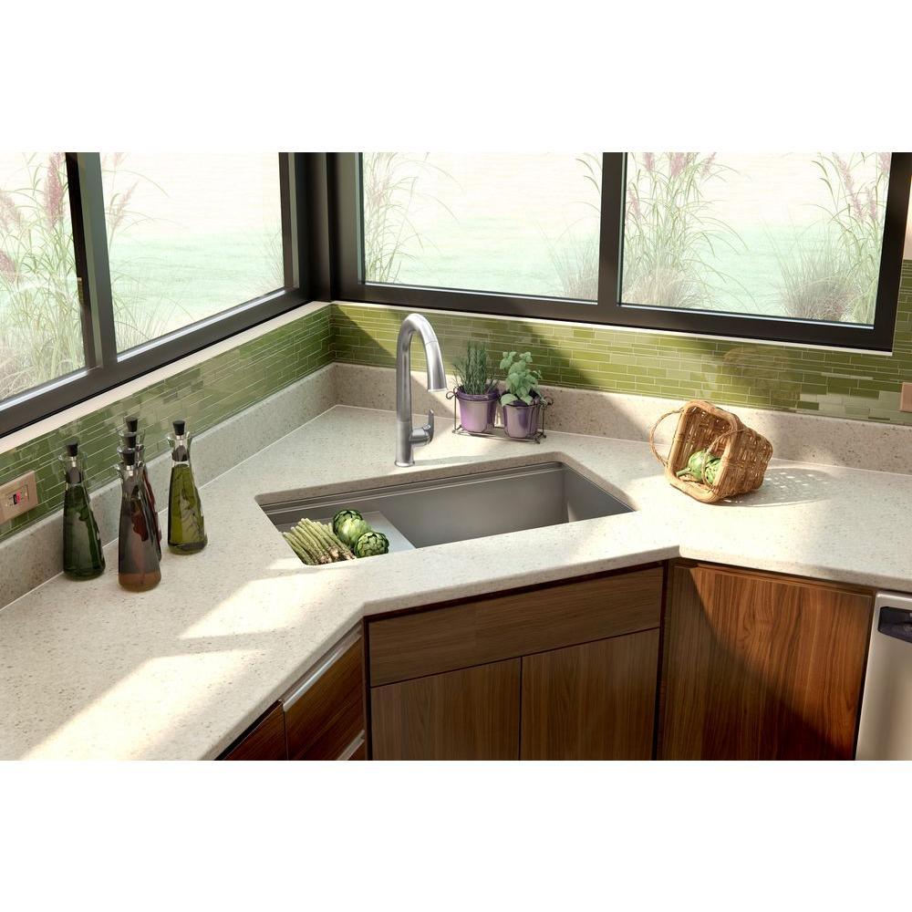 Sensate Single-Handle Touchless Pull Down Sprayer Kitchen Faucet in Vibrant Stainless with DockNetik and Sweep Spray - Super Arbor