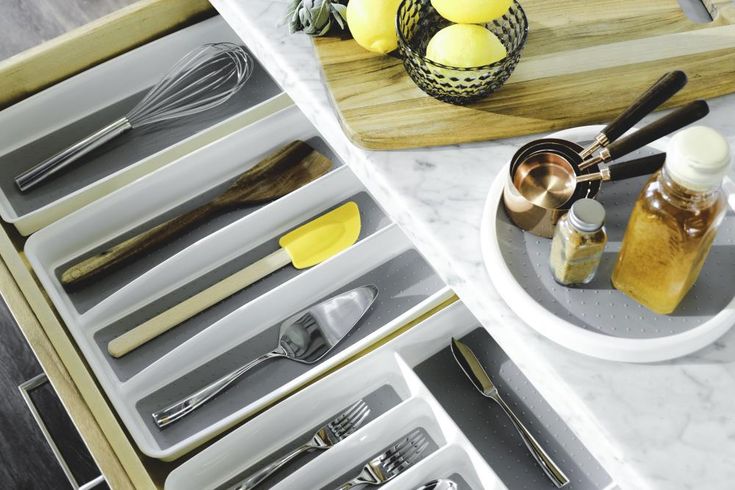 Style Selections 14.98-in x 12.09-in Plastic Cutlery Insert Drawer Organizer