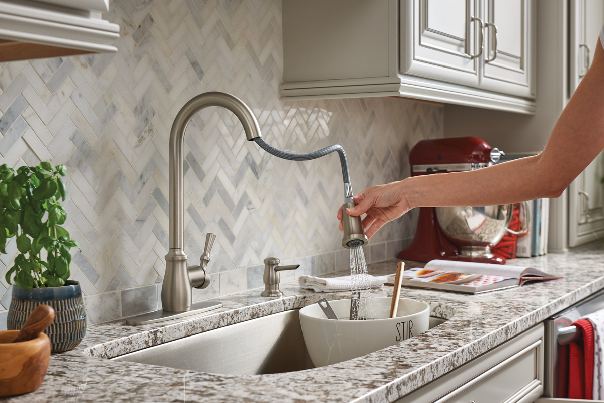 Moen Fieldstone Single-Handle Pull-Down Kitchen Faucet with Reflex & Power Clean, Spot Resist Stainless