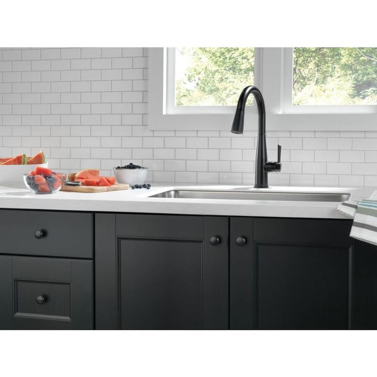 Delta Essa Touch2O Matte Black 1-Handle Deck-Mount Pull-Down Touch Kitchen Faucet (Deck Plate Included)