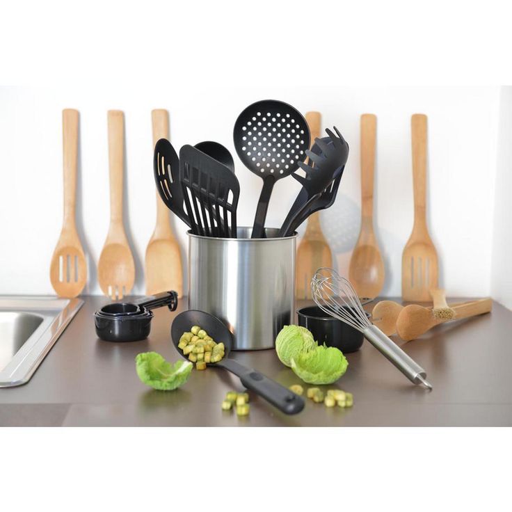 Studio Nylon Silver Kitchen Utensil Set (Set of 23)