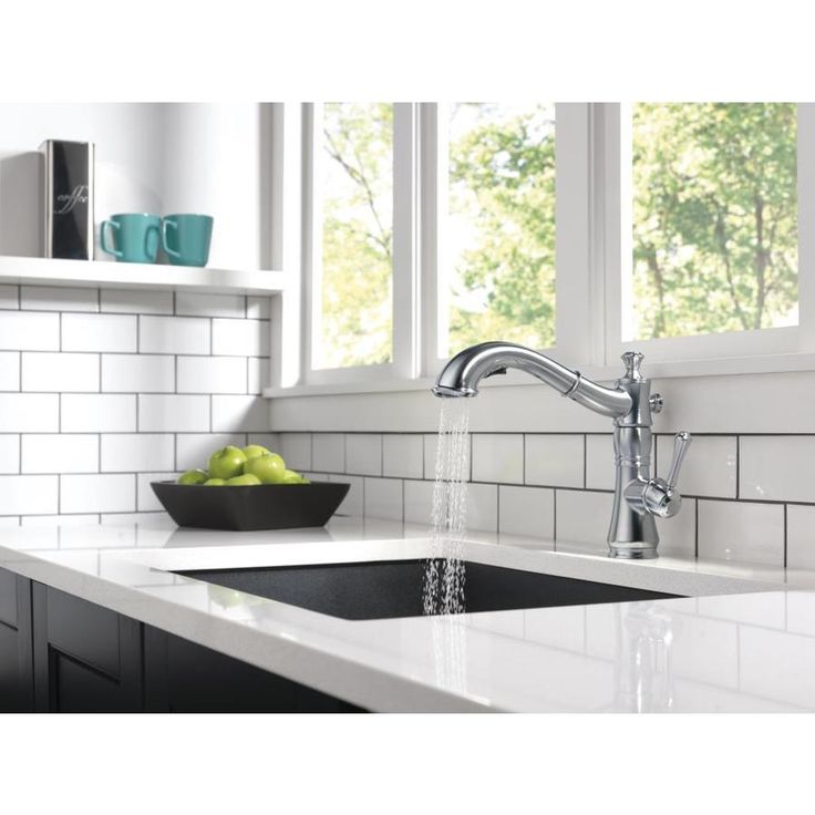 Delta Cassidy Arctic Stainless 1-Handle Deck-Mount Pull-Out Handle Kitchen Faucet