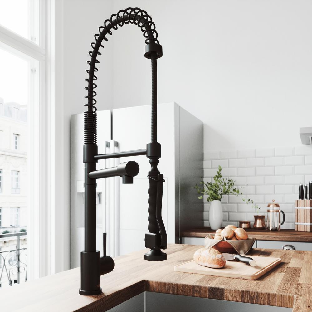 Zurich Single-Handle Pull-Down Sprayer Kitchen Faucet in Matte Black - Super Arbor