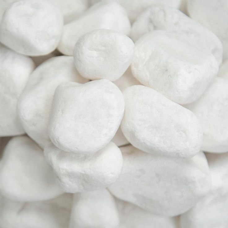 MSI Himalaya White 0.5 cu. ft . 1 to 2 in. Pebbles. 40 lbs. Bag (55 Bags/Pallet)