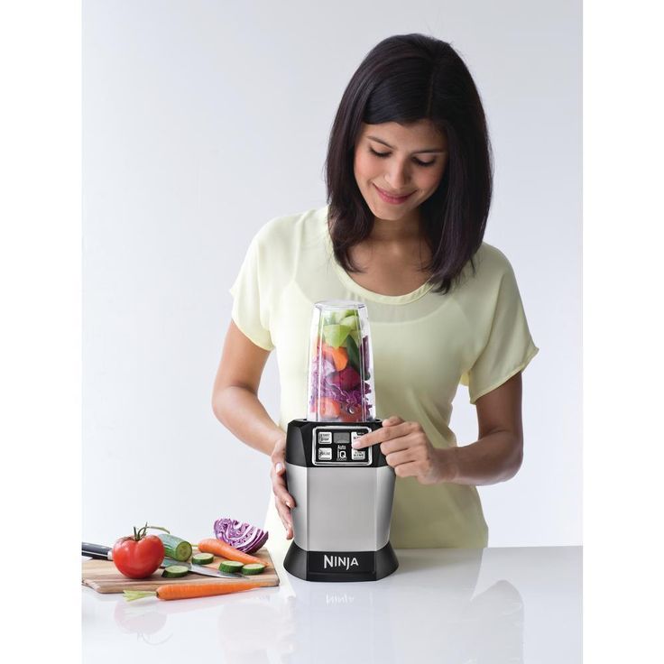Nutri Auto iQ 24 oz. 3-Speed Black High Speed Single Serve Blender