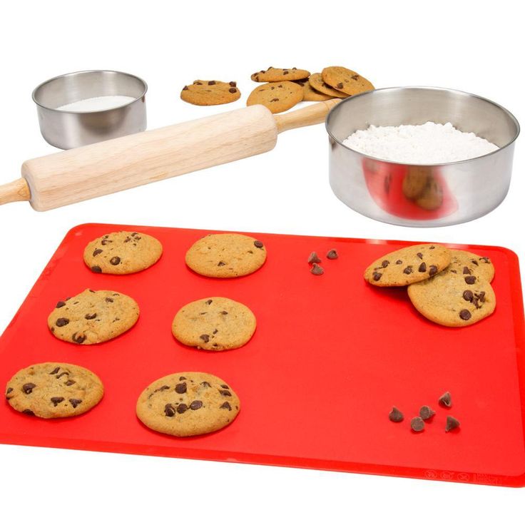 18-Piece Red Assorted Silicone Bakeware Set