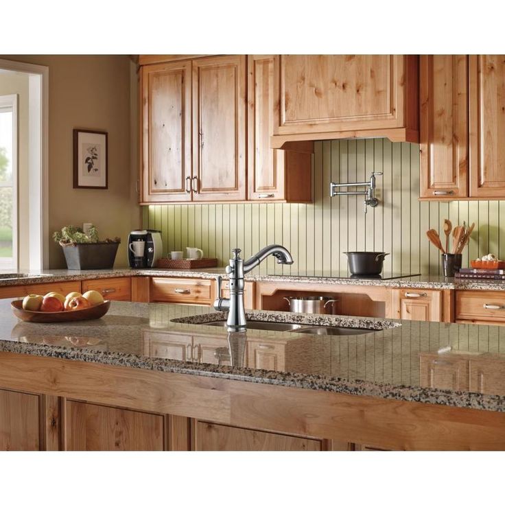 Delta Cassidy Arctic Stainless 1-Handle Deck-Mount Pull-Out Handle Kitchen Faucet