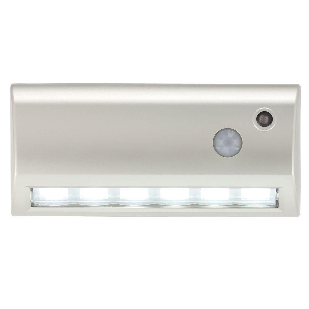 Bronze 6-LED Wireless Motion-Activated Weatherproof Path/Step Light - Super Arbor