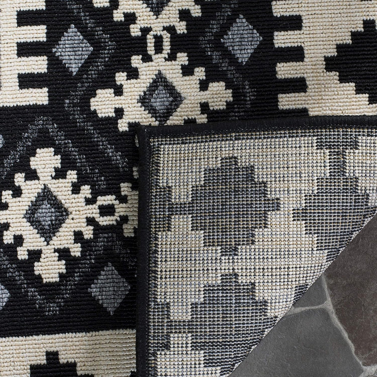 Safavieh Veranda 2-ft-7-in x 5-ft Black/Creme Indoor/Outdoor Abstract Coastal Throw Rug