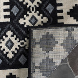 Safavieh Veranda 2-ft-7-in x 5-ft Black/Creme Indoor/Outdoor Abstract Coastal Throw Rug