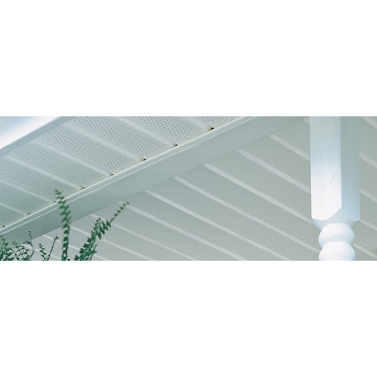 CertainTeed Ironmax Woodgrain D5 Soffit & Vertical Siding Colonial White 10" x 12' Solid