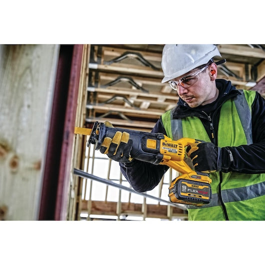 DEWALT FLEXVOLT 60V MAX Brushless Cordless Reciprocating Saw Kit with 2Ah Battery, Charger, Bag and Bonus Battery