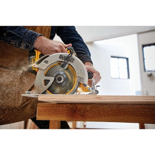 DEWALT 20-Volt MAX Lithium-Ion Cordless Brushless 7-1/4 in. Circular Saw with Brake (Tool-Only) + Bonus 6.0Ah Battery Pack