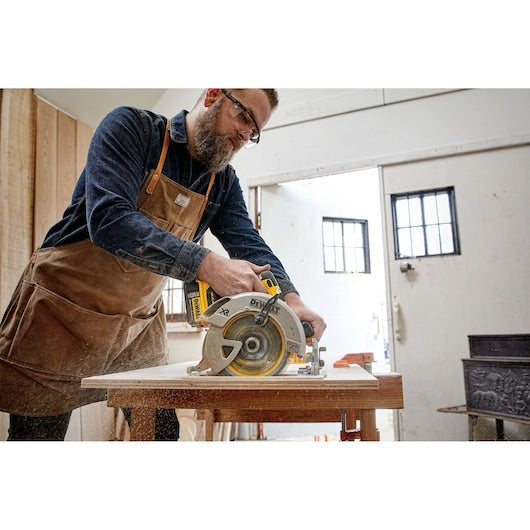 DEWALT 20-Volt MAX Lithium-Ion Cordless Brushless 7-1/4 in. Circular Saw with Brake (Tool-Only) + Bonus 6.0Ah Battery Pack