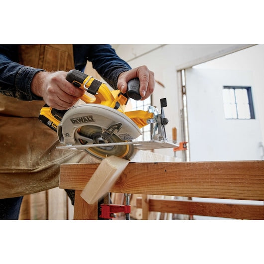 DEWALT 20V MAX XR 7-1/4 in. Brushless Cordless Circular Saw Kit with 4.0Ah Battery and Charger