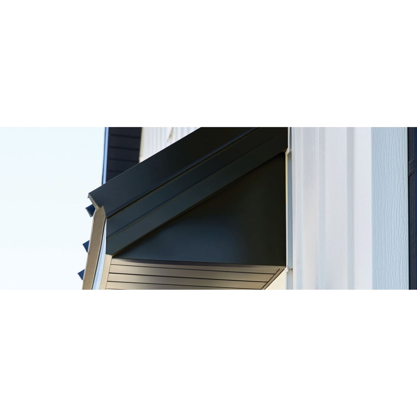 Quality Edge TruLine HP-Series Ribbed Fascia 280 White 6" x 12' .024
